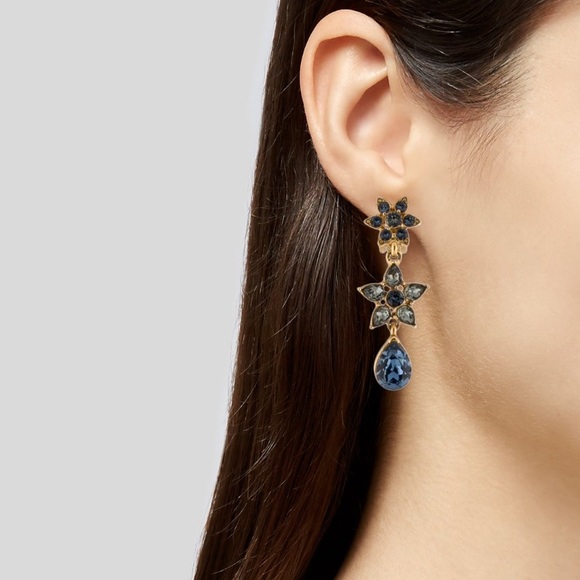 Oscar de la Renta
Crystal Flower Clip-On Drop Earrings - Picture 3 of 3